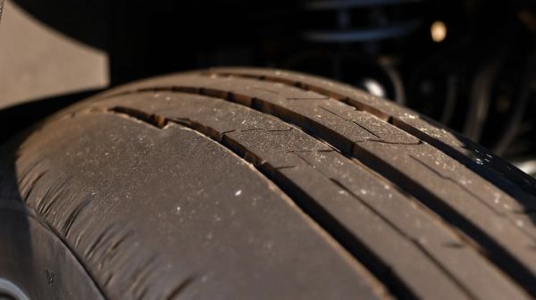 Die besten Tipps für grip und laufleistung bei 120 90 r10 reifen